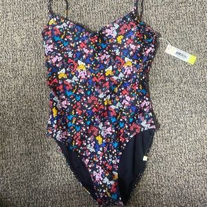 Brand new never worn Summersalt limited edition swimsuit